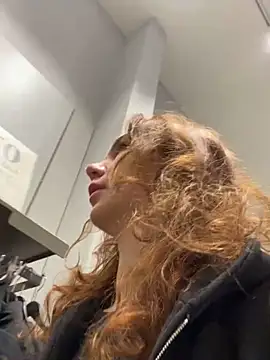 QuitieLia online show from 7, 11, 2025