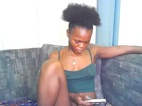 Snapshot of petiteebony_81 chatting on 26, 2, 2025 petiteebony 81 online show from 26, 2, 2025