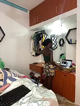Snapshot of petiteebony_81 chatting on 21, 2, 2025 petiteebony 81 online show from 21, 2, 2025