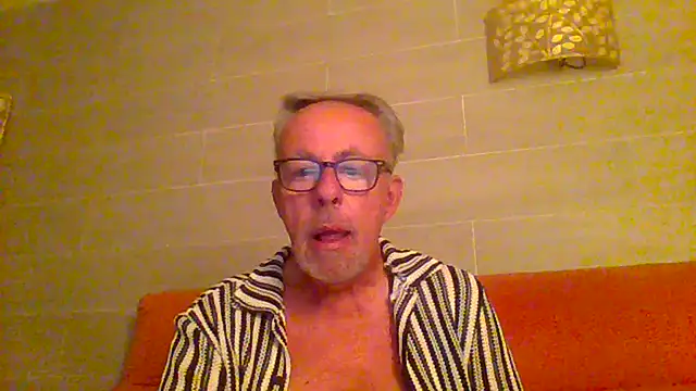 Snapshot of tuggy59 chatting on 9, 7, 2026 tuggy59 online show from 9, 7, 2026