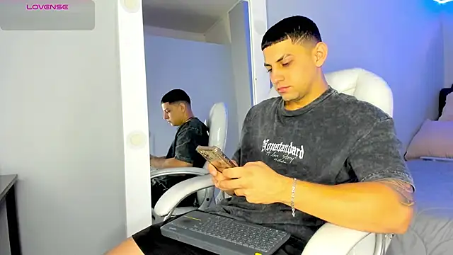 Snapshot of Alex_cute77 chatting on 25, 6, 2026 Alex cute77 online show from 25, 6, 2026