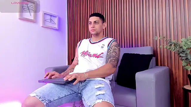 Alex cute77 online show from 10, 4, 2026