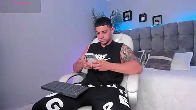 Snapshot of Alex_cute77 chatting on 20, 7, 2026 Alex cute77 online show from 20, 7, 2026