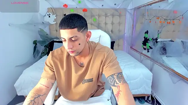 Alex cute77 online show from 10, 10, 2025