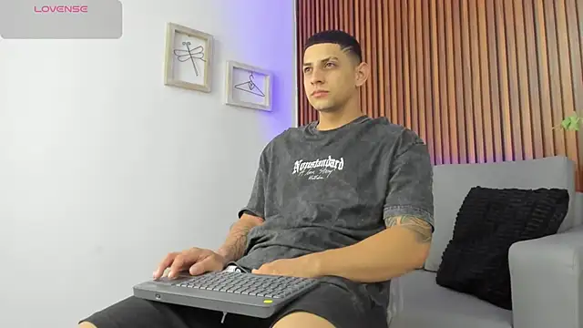 Alex cute77 online show from 17, 4, 2026