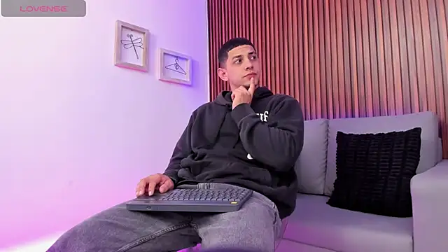 Alex cute77 online show from 8, 4, 2026