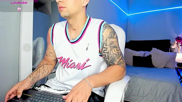 Snapshot of Alex_cute77 chatting on 26, 6, 2026 Alex cute77 online show from 26, 6, 2026