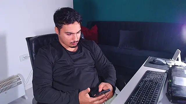 Snapshot of ZenoBaro1 chatting on 4, 2, 2025 ZenoBaro1 online show from 4, 2, 2025