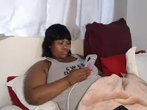 Snapshot of Real1SweetQueen chatting on 27, 10, 2025 Real1SweetQueen online show from 27, 10, 2025