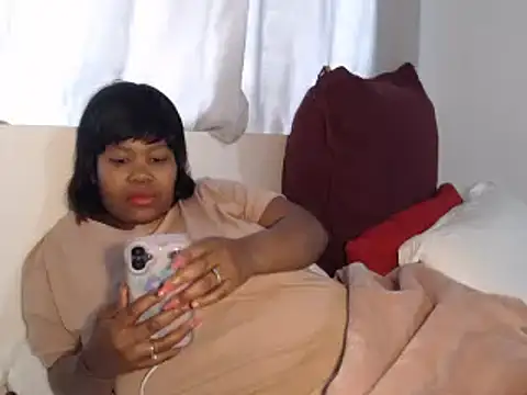 Snapshot of Real1SweetQueen chatting on 28, 10, 2025 Real1SweetQueen online show from 28, 10, 2025