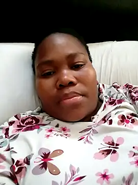 Snapshot of Real1SweetQueen chatting on 4, 11, 2025 Real1SweetQueen online show from 4, 11, 2025