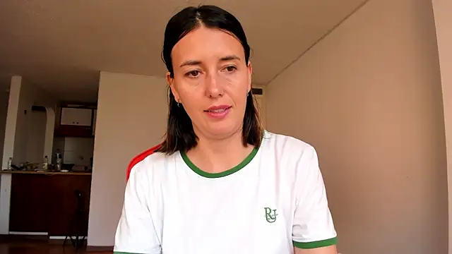 zoe jeane beker online show from 28, 2, 2025