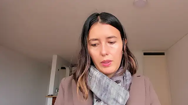 zoe jeane beker online show from 10, 2, 2025