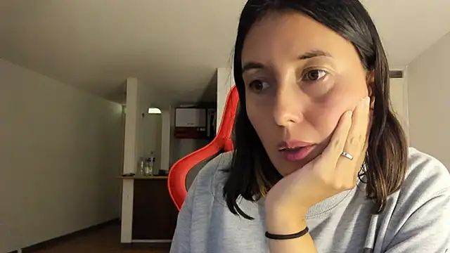 zoe jeane beker online show from 10, 2, 2025