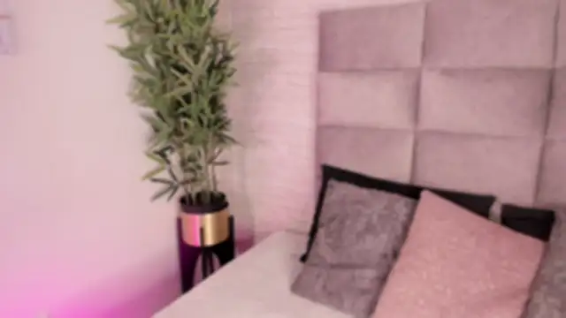 mia crawford online show from 15, 10, 2025