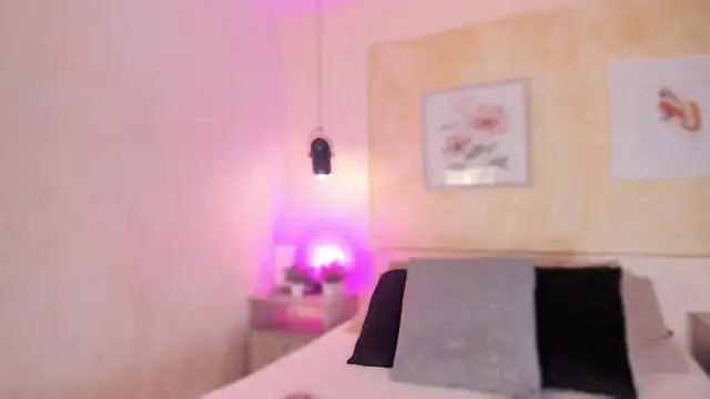 Snapshot of mia_crawford chatting on 7, 5, 2026 mia crawford online show from 7, 5, 2026