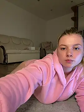 Snapshot of freiiaflower chatting on 31, 5, 2026 freiiaflower online show from 31, 5, 2026