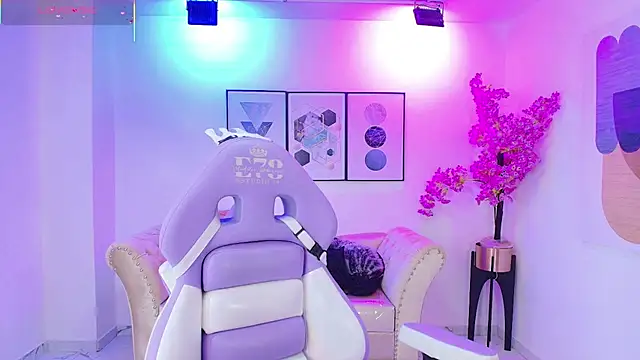 Snapshot of Isa_reel chatting on 28, 10, 2025 Isa reel online show from 28, 10, 2025