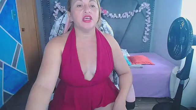 Snapshot of MeganMilF2 chatting on 29, 4, 2026 MeganMilF2 online show from 29, 4, 2026