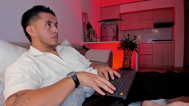 Chriskyle  online show from 27, 11, 2025