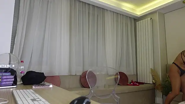 HaileyRoses online show from 10, 11, 2025