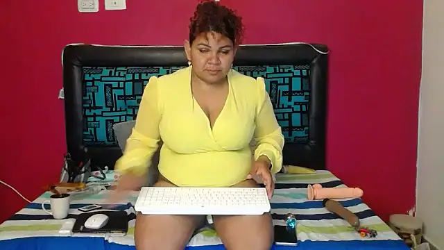 karolhot916 online show from 5, 11, 2025