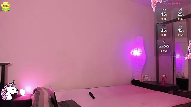 Snapshot of EvaUniporn chatting on 7, 11, 2025 EvaUniporn online show from 7, 11, 2025