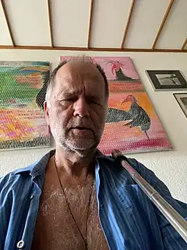 Snapshot of artXhibitor chatting on 16, 5, 2026 artXhibitor online show from 16, 5, 2026