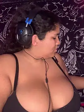 Snapshot of KittyLoroi chatting on 22, 10, 2025 KittyLoroi online show from 22, 10, 2025