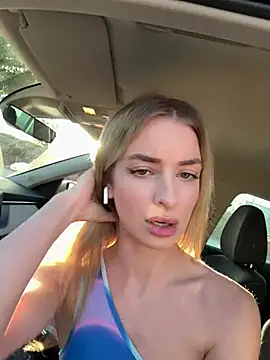 Snapshot of EvieEvans chatting on 9, 3, 2025 EvieEvans online show from 9, 3, 2025