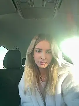 Snapshot of EvieEvans chatting on 2, 2, 2025 EvieEvans online show from 2, 2, 2025