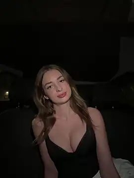 Snapshot of EvieEvans chatting on 4, 11, 2025 EvieEvans online show from 4, 11, 2025