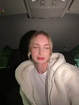 Snapshot of EvieEvans chatting on 2, 3, 2025 EvieEvans online show from 2, 3, 2025