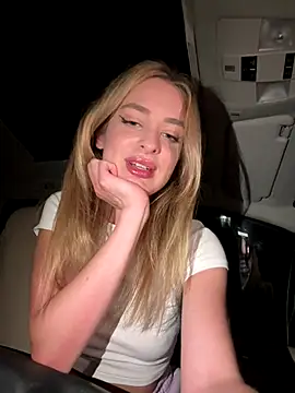 Snapshot of EvieEvans chatting on 4, 12, 2024 EvieEvans online show from 4, 12, 2024