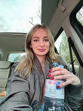 Snapshot of EvieEvans chatting on 20, 12, 2024 EvieEvans online show from 20, 12, 2024