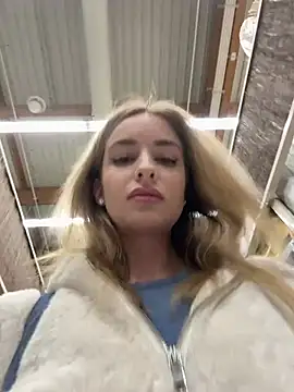 Snapshot of EvieEvans chatting on 20, 2, 2025 EvieEvans online show from 20, 2, 2025