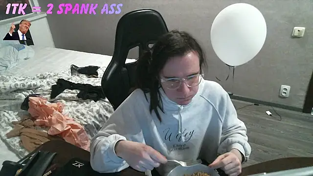 izilizi 23 online show from 22, 4, 2026