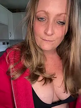 HoneyBluex online show from 15, 4, 2026