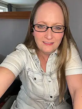 HoneyBluex online show from 6, 1, 2026