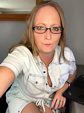 HoneyBluex online show from 6, 11, 2025