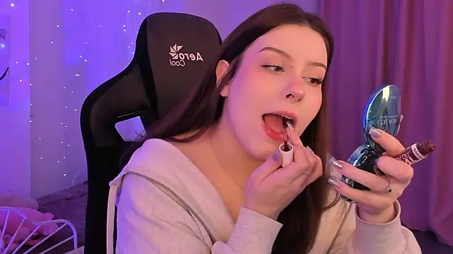 CoralineKeyns online show from 4, 2, 2025