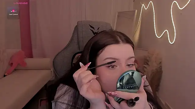 CoralineKeyns online show from 12, 2, 2026