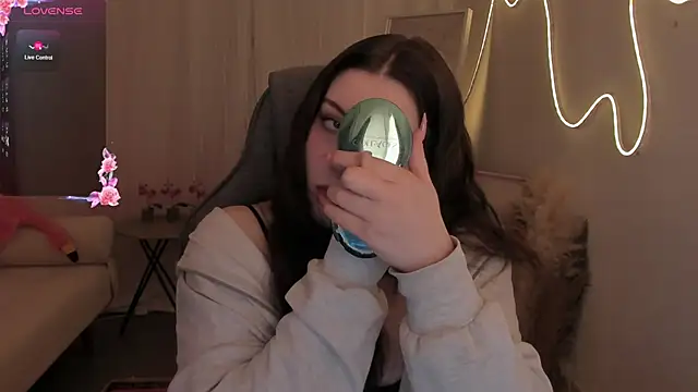 CoralineKeyns online show from 10, 3, 2026