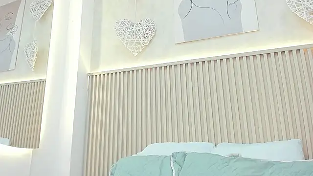 daiana curly online show from 15, 4, 2026