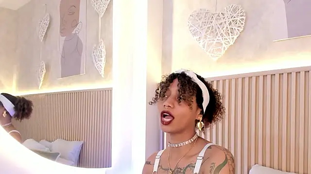 daiana curly online show from 2, 2, 2026