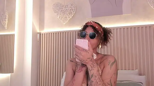 daiana curly online show from 8, 4, 2026