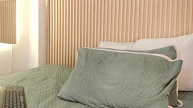 daiana curly online show from 13, 3, 2026