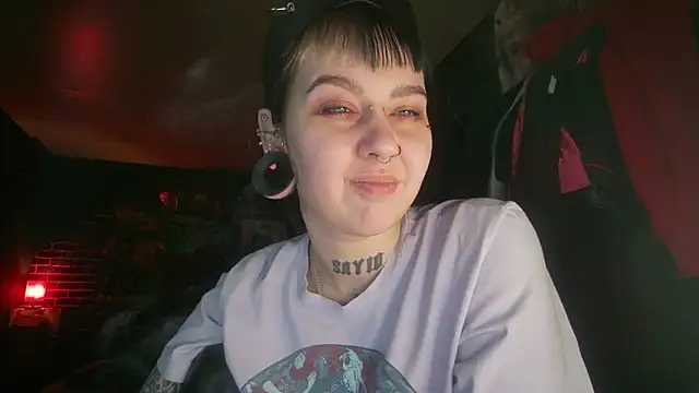 Snapshot of MoorderxDoll chatting on 2, 3, 2025 MoorderxDoll online show from 2, 3, 2025