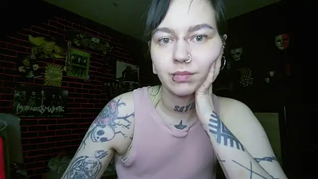 Snapshot of MoorderxDoll chatting on 19, 4, 2026 MoorderxDoll online show from 19, 4, 2026