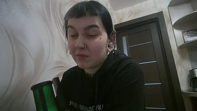 Snapshot of MoorderxDoll chatting on 23, 12, 2024 MoorderxDoll online show from 23, 12, 2024